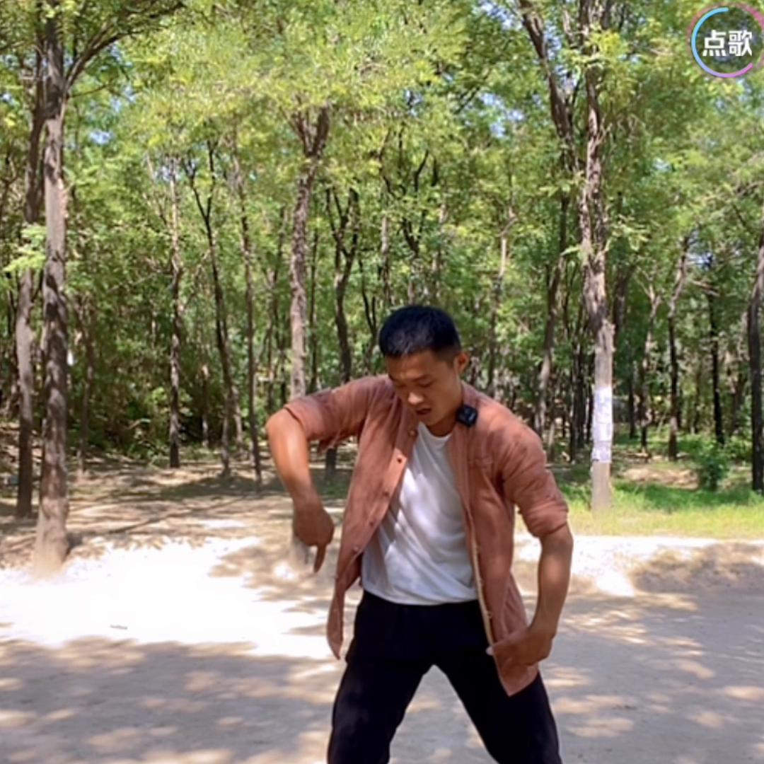 圆裆转胯,松腿圆裆