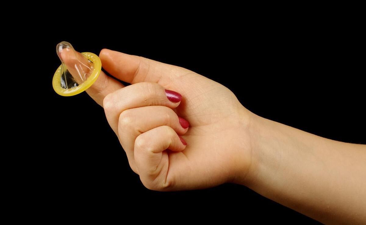 为什么安全套上有一层油？沾到嘴上会危害身体吗？一文告诉你