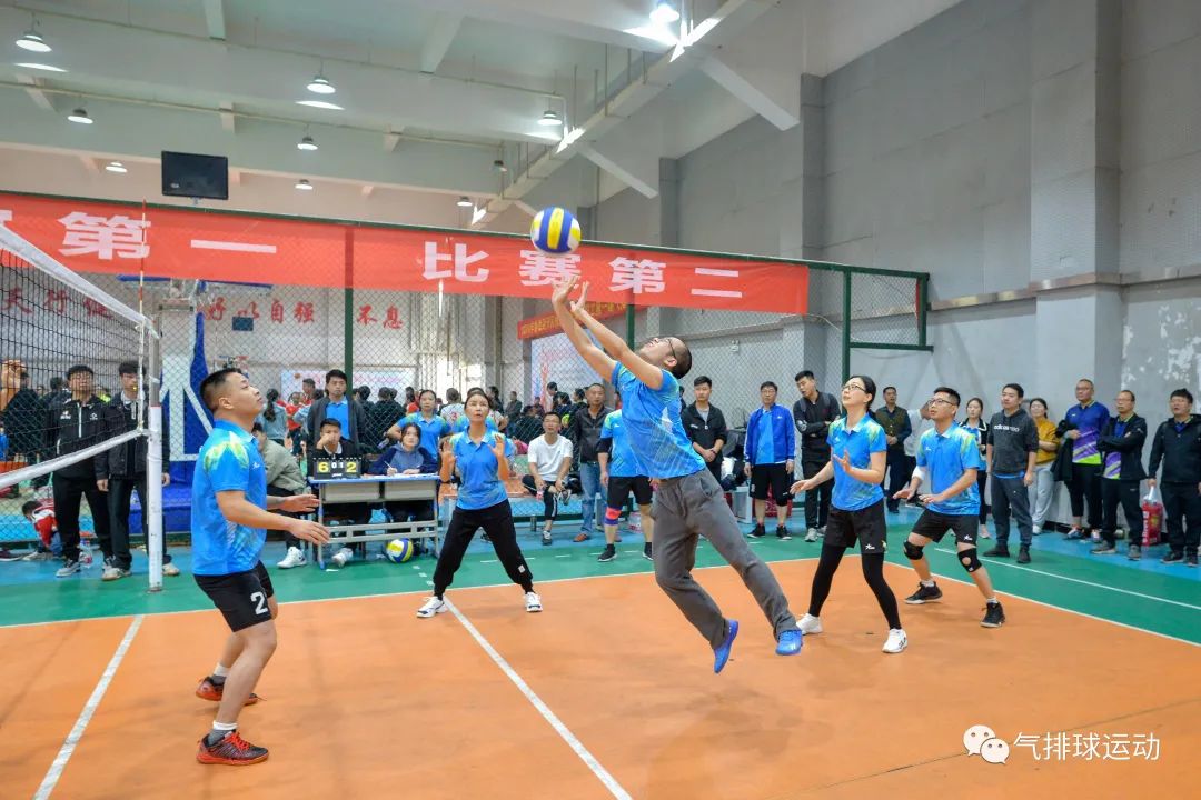 气排球运动训练教程的探索与研究,气排球运动中运用最多的准备姿势