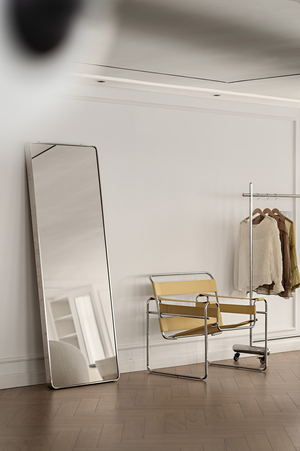 熙攘老街中的“后花园”大巭服饰深圳办公设计欣赏