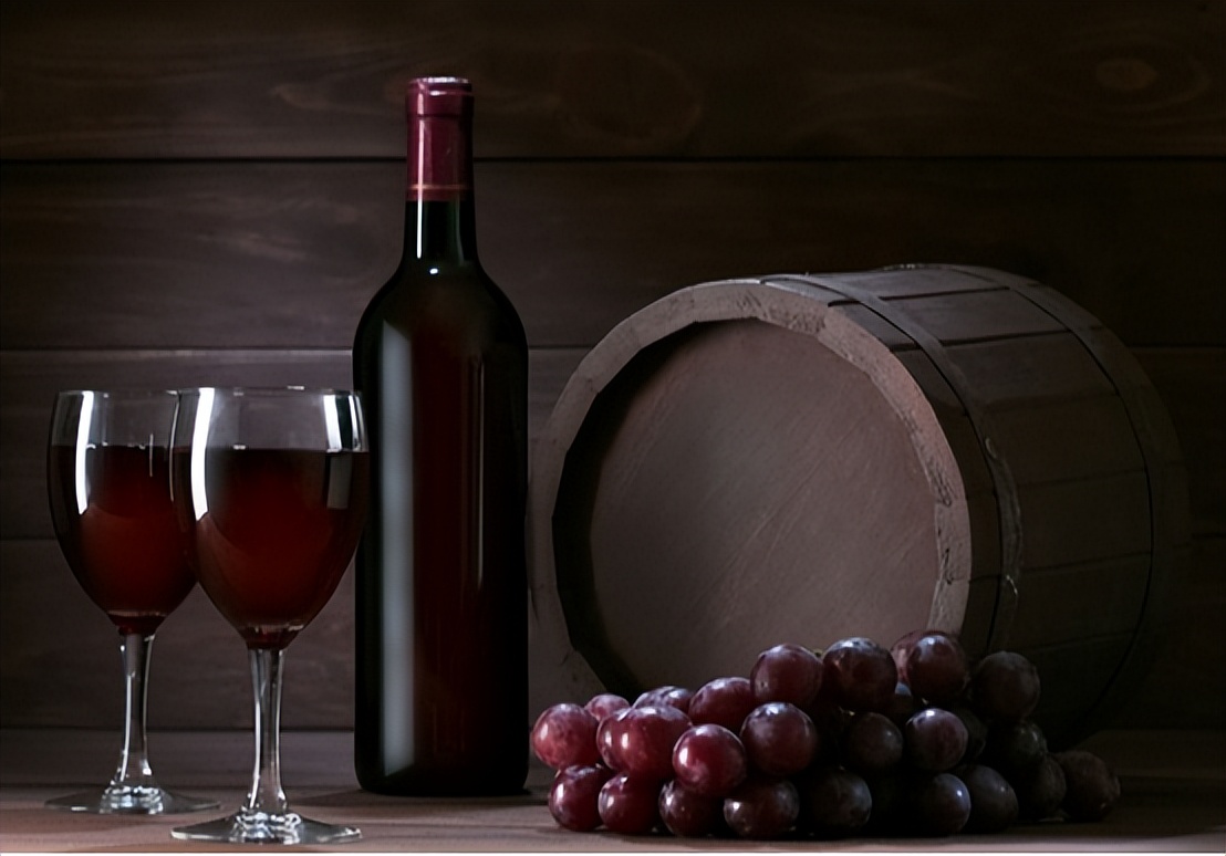 红酒跟葡萄酒区别在哪里呢,红酒和葡萄酒有什么不同