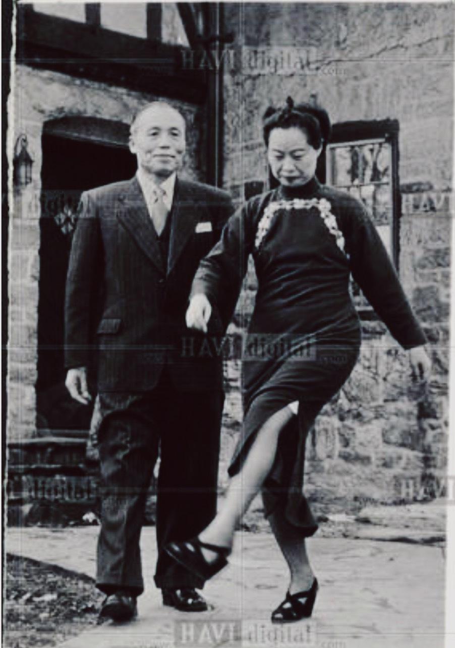 变态的纳粹德国,*光脱**犹太人女人衣服,集体*杀屠**!