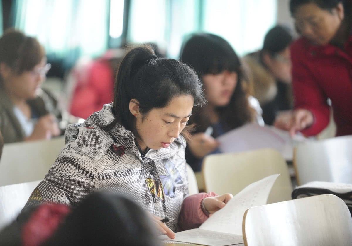 无缘公务员？那就去当公务员的“班主任”，*党**校老师待遇让人羡慕