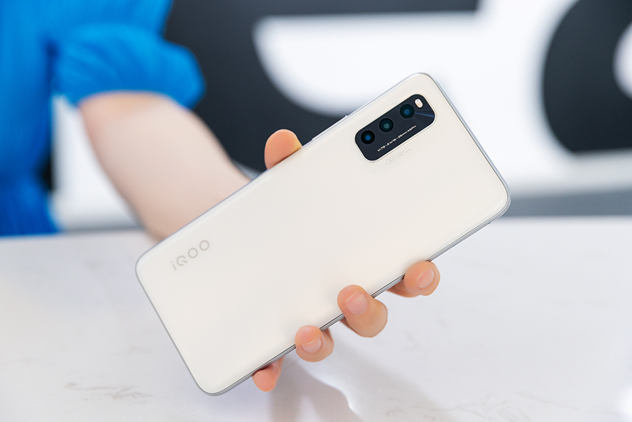 1500元2000元4款高性价比手机推荐,1200-1500元最建议买的三款手机