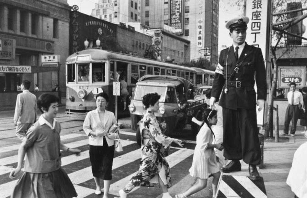 日本泡沫破灭损失了多少资产,日本泡沫经济破碎后的民众