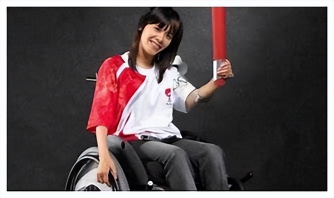 体操冠军桑兰瘫痪25年，自爆一年用2000根导尿管，打出租车遭拒载