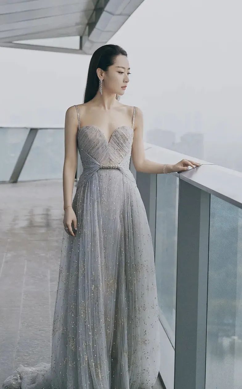 易梦玲网红衣服,易梦玲穿迪奥古董高定