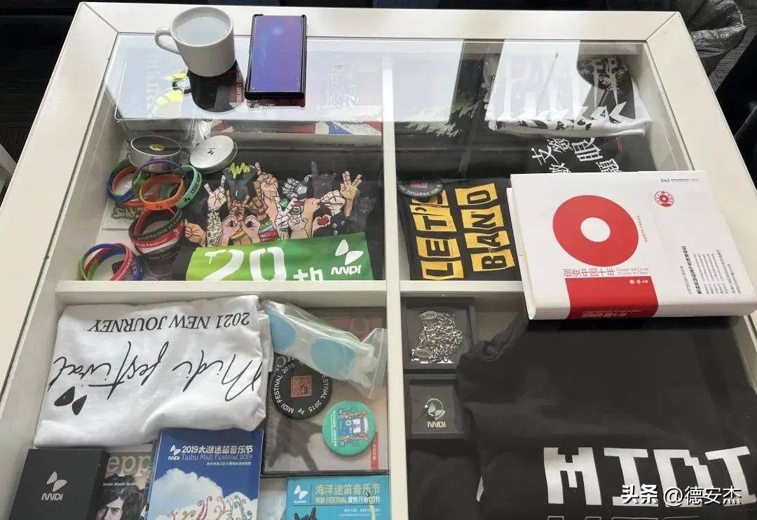 迷笛yeezy,迷笛开场音乐