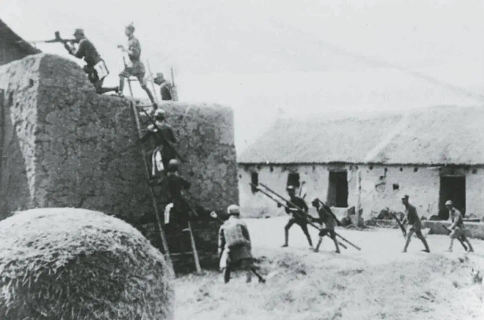 新四军战士腹背受敌,腹背受敌的新四军