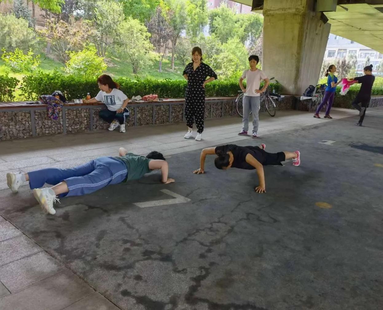 腰痛是怎么回事有什么方法,腰痛有几种症状分别怎么治疗