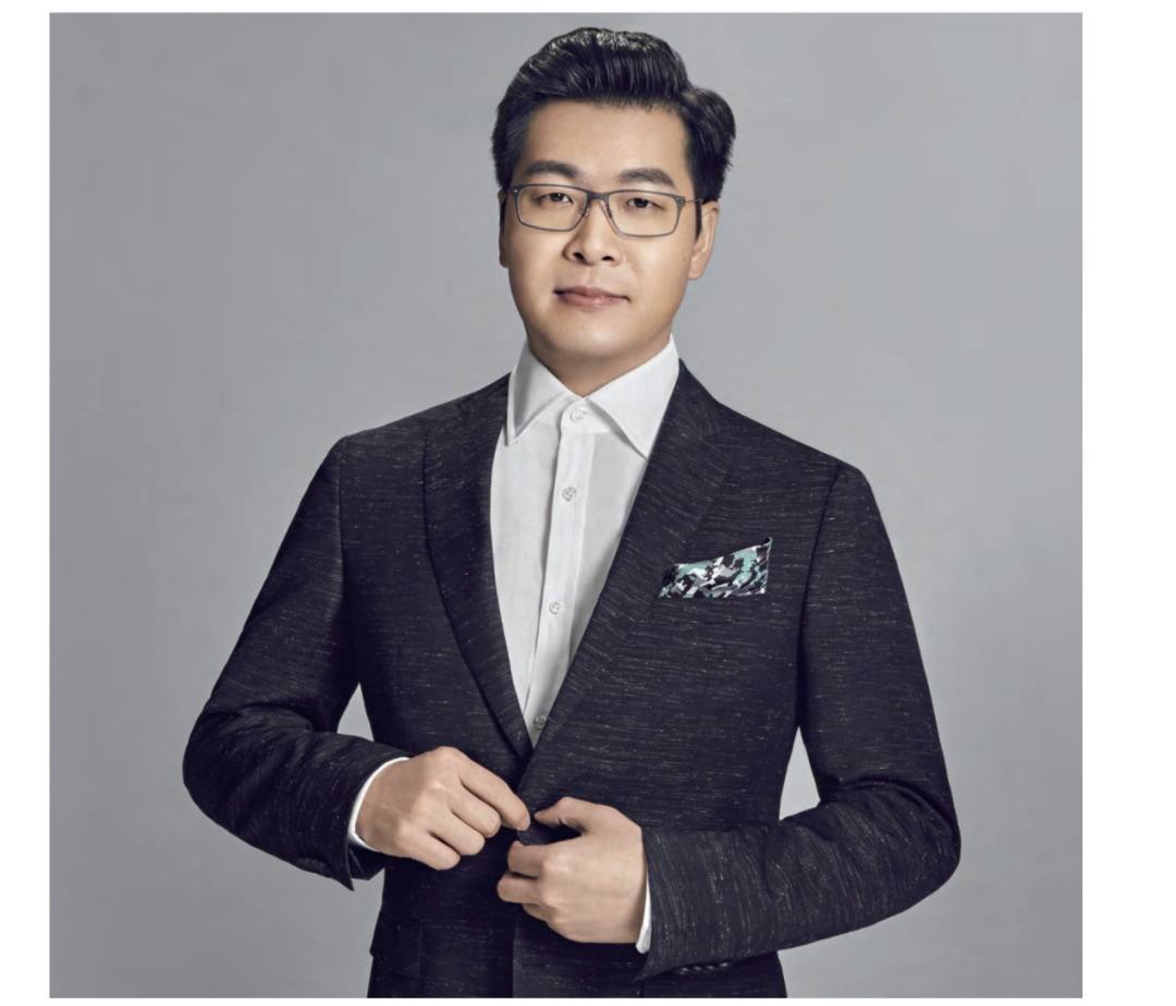 他穷到花老婆钱，24岁创业，靠卖网站域名发家，现身家75亿