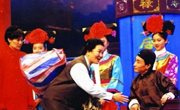 小品演员踢足球电影,小品演员评价中国足球