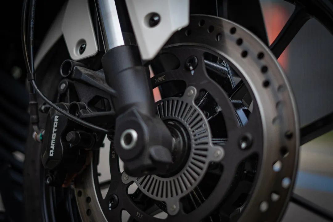 qjmotor赛250细节展示,qjmotor赛250值得买吗