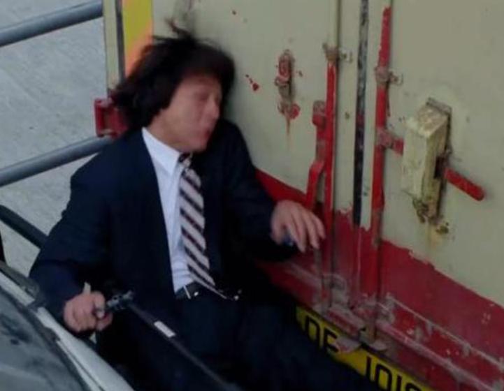 7次断手、全身100多针、大小便*禁失**，这些武打明星让人动容