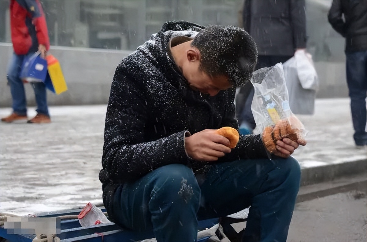 年薪50万却因高铁60元盒饭崩溃,年薪50万高铁60元盒饭