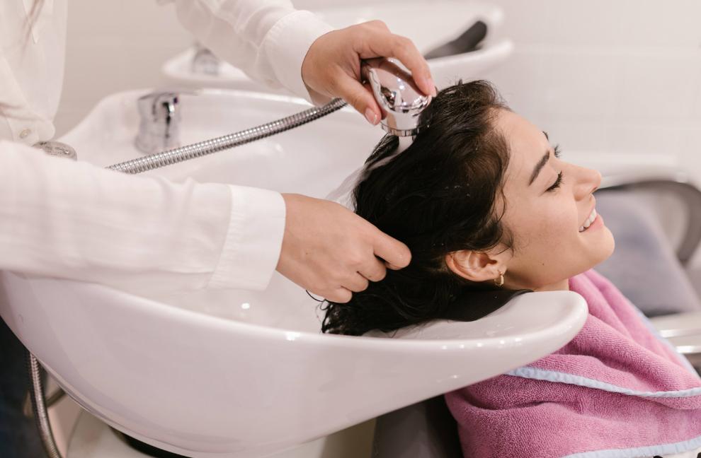 头皮总是长疙瘩或脓包是什么原因,头皮反复长疖肿起脓包