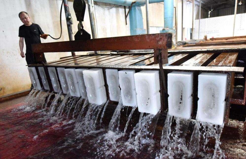 制冰厂制一块冰要多久,制冰厂怎么造冰的