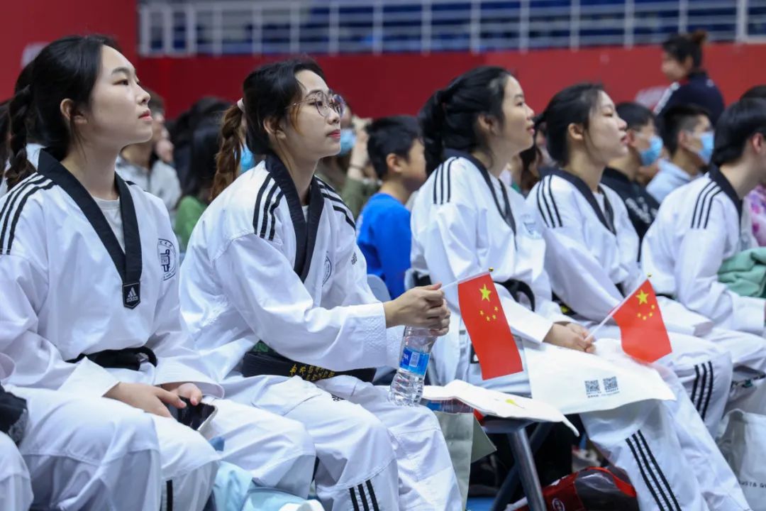 五位奥运冠军抢金牌,2021奥运冠军走进人民大会堂