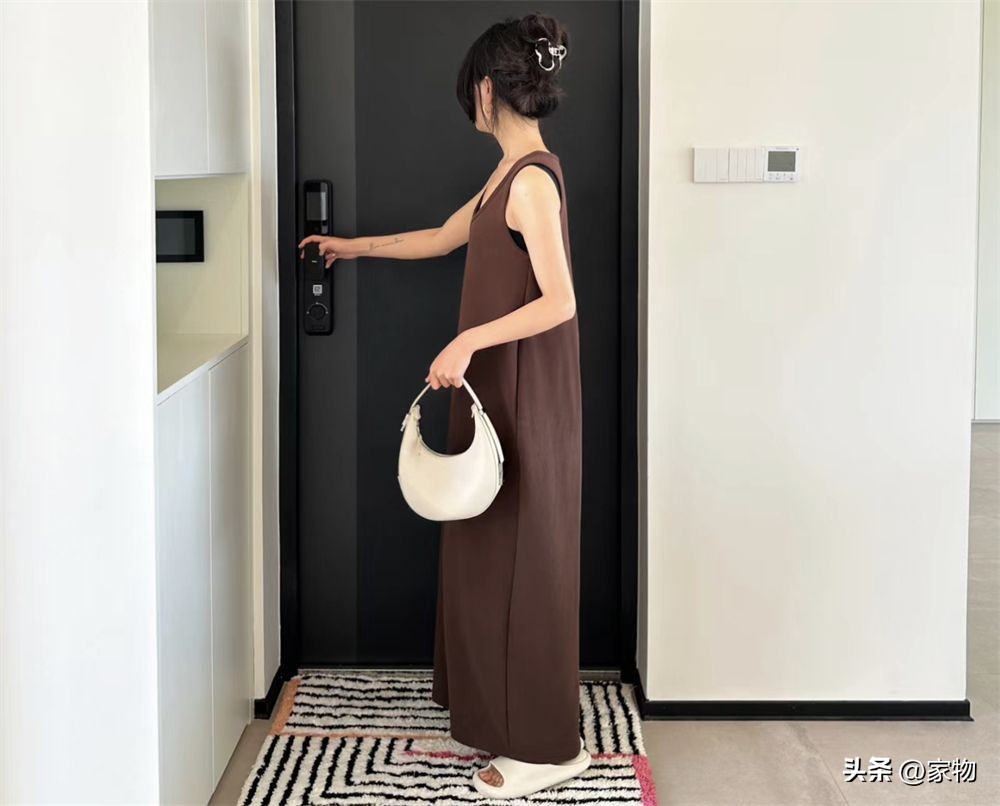 智能门锁越来越智能化和科技化,当下热卖的智能门锁