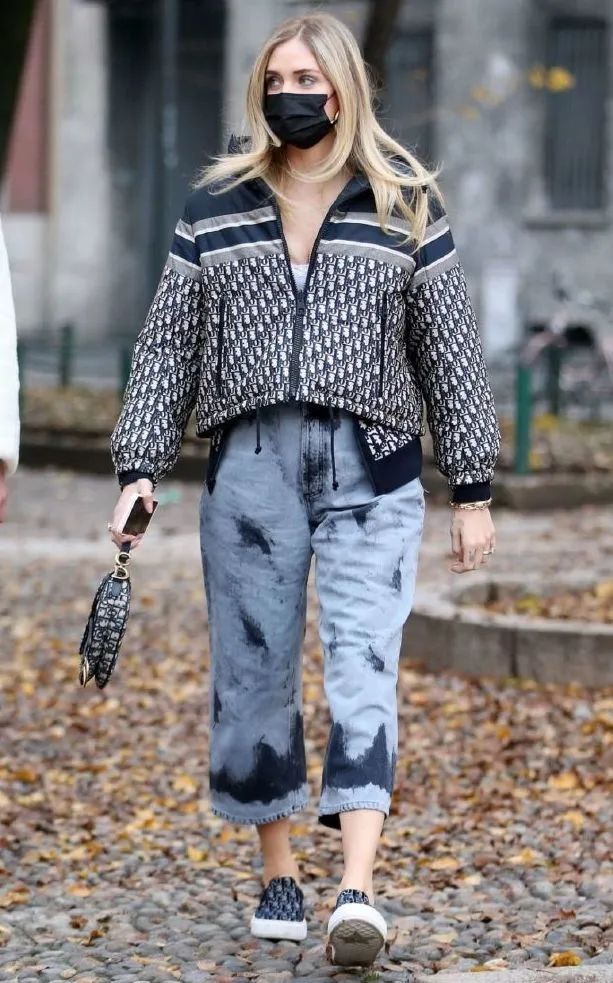 宇宙时尚博主被质疑衣品？！网友吐槽：她的穿搭我真看不懂…