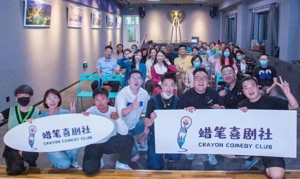 80后妈妈一边带娃一边上班,80后的全职妈妈带孩子