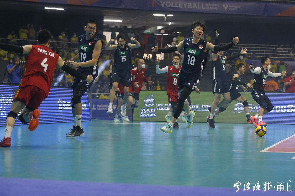 中国男排3-0横扫日本夺冠,中国男排3-0击败巴西