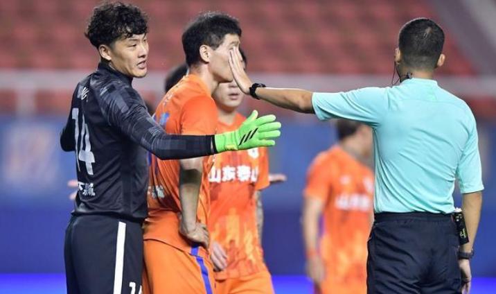 榛勫仴缈斿瓒崇悆鎻愬嚭涓変釜闂,璇″紓瓒冲潧