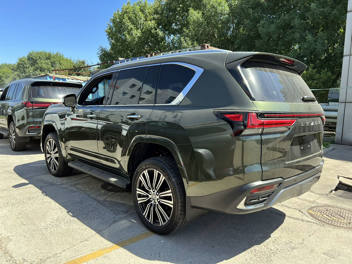 雷克萨斯lx600运动版黑武士越野,雷克萨斯lx600巅峰限量版v8测评