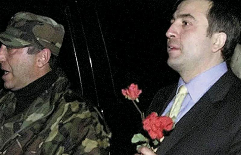 2008年那个敢和普京开战的总统，后来成为流浪汉，偶尔被母亲接济