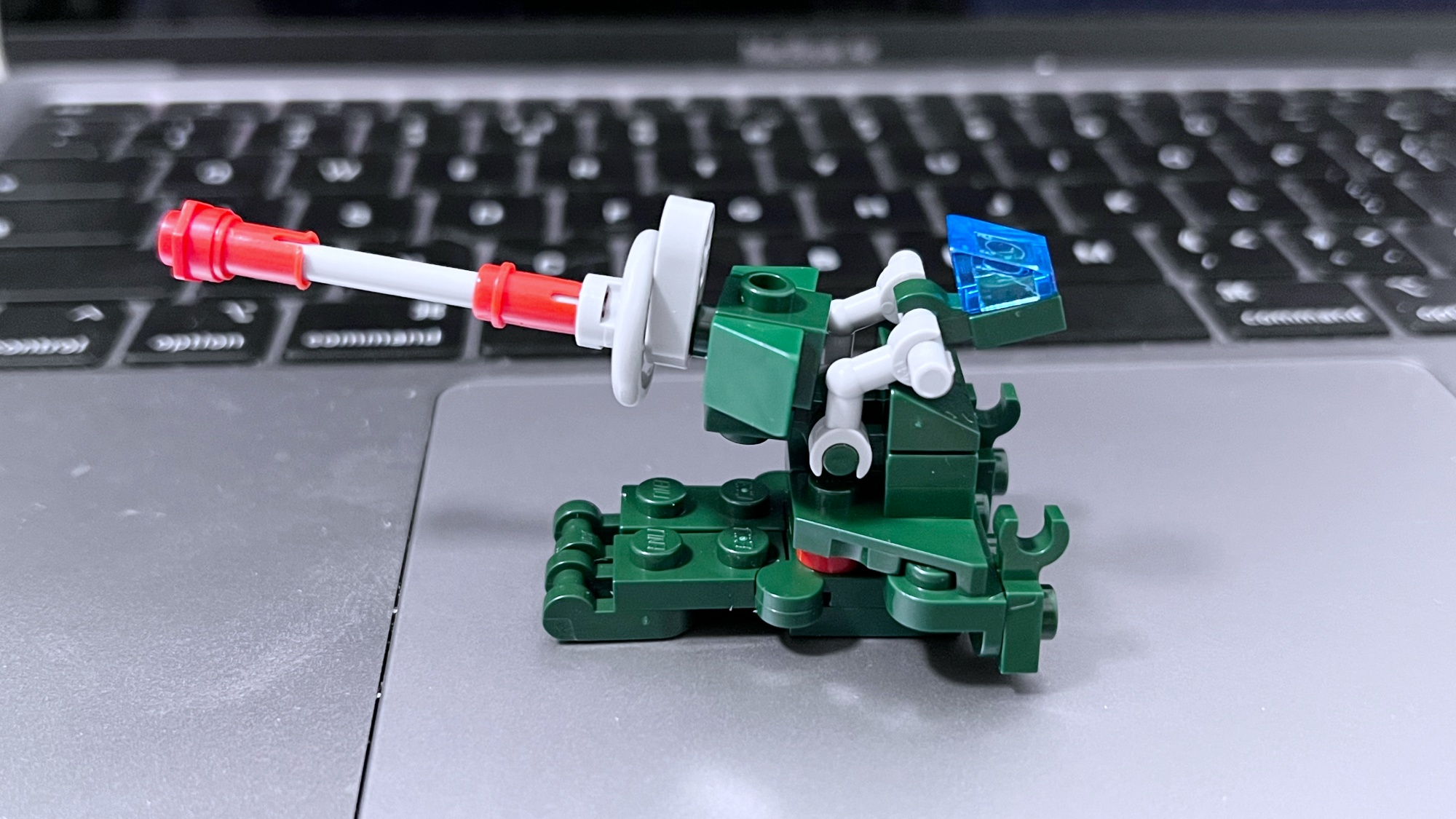 个性化创意“充电站”：IDMIX65W酷玩多功能桌面充