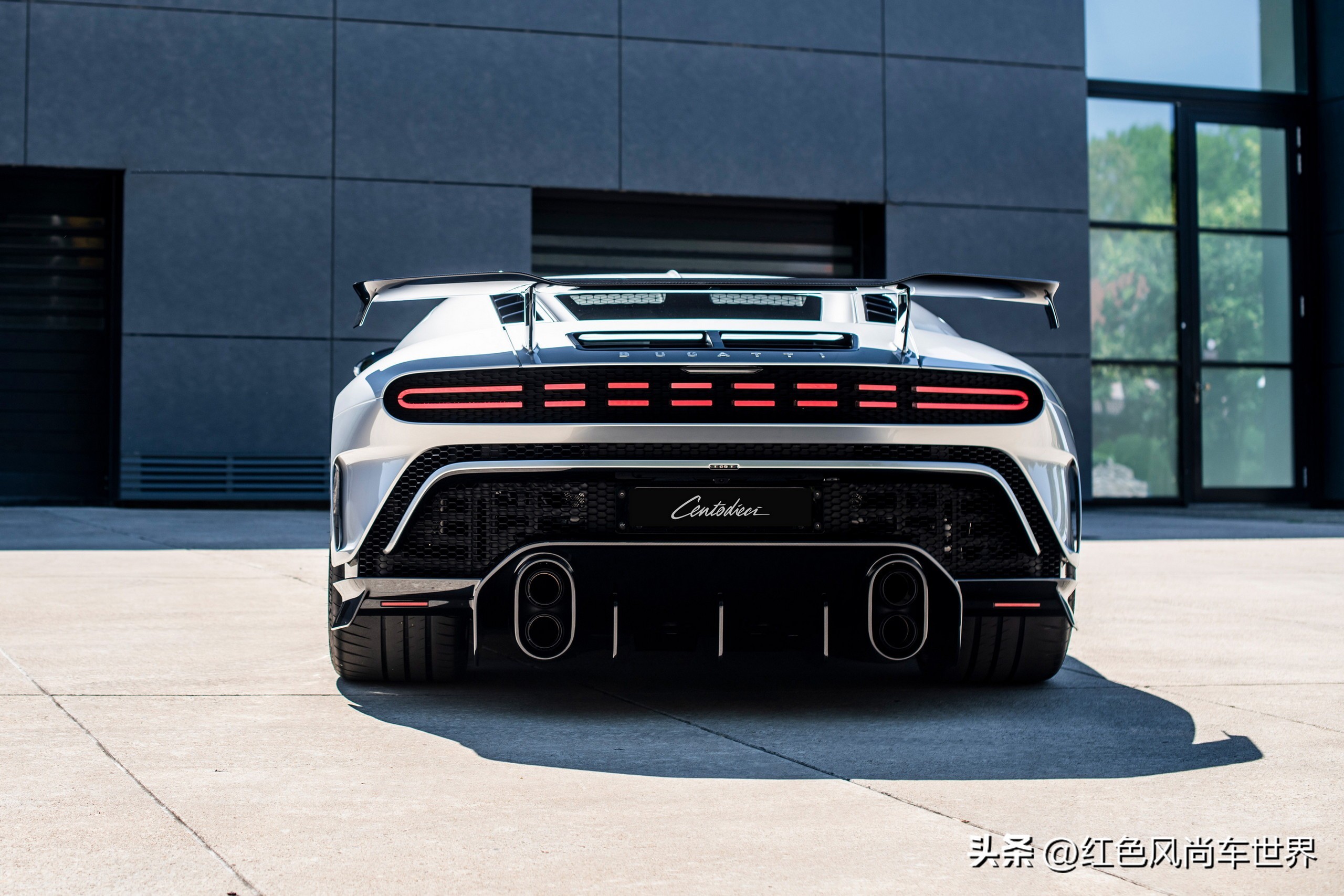 第二辆银色布加迪Centodieci亮相向经典EB110Supersport致敬