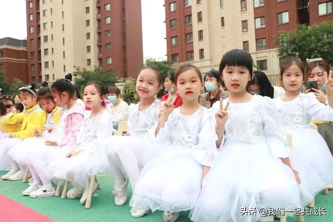 六一环保时装秀视频,幼儿园六一儿童节环保时装秀