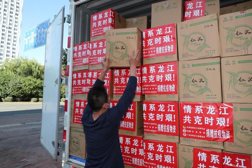 辛巴同“辛”同德,共渡难关!太学眼科开展白内障公益手术100例