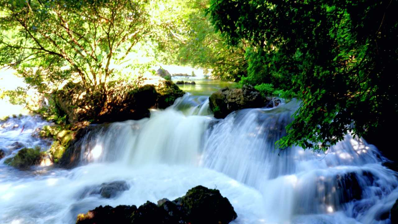 黄果树瀑布漫天扑面而来的水雾,黄果树瀑布4天旅游攻略