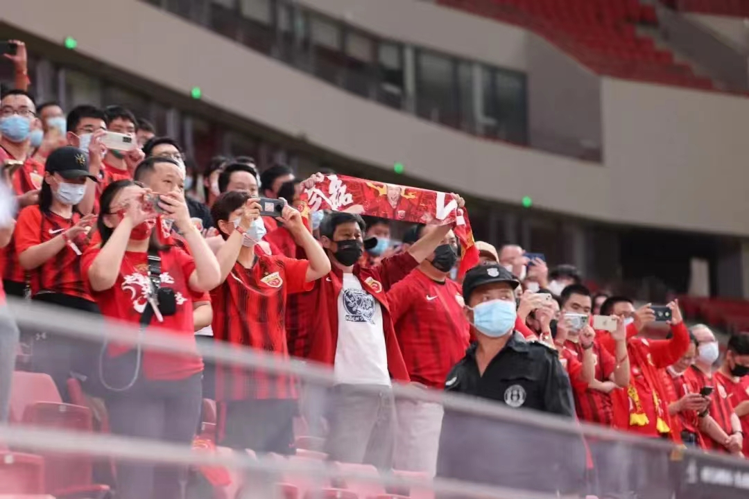 武磊海港客场球衣,武磊接过西班牙球衣