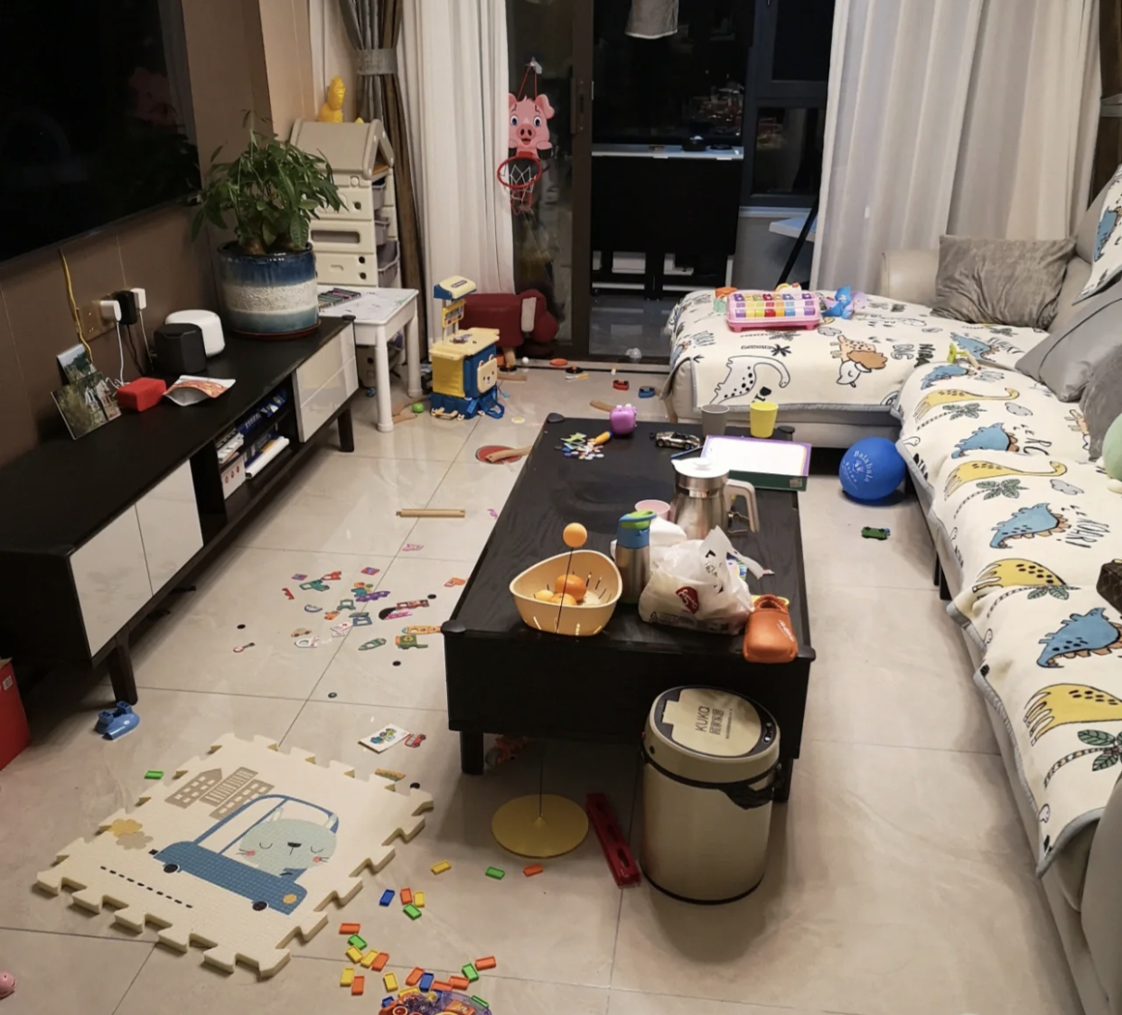 在我放下对茶几的“执念”后，才发现，日子可以爽到飞起