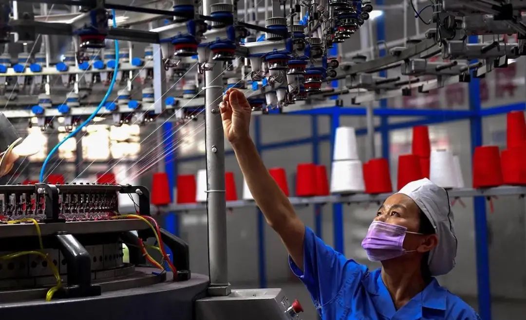 女子买二手包包竟发现小票签名,女子买二手包里竟装着大牌首饰