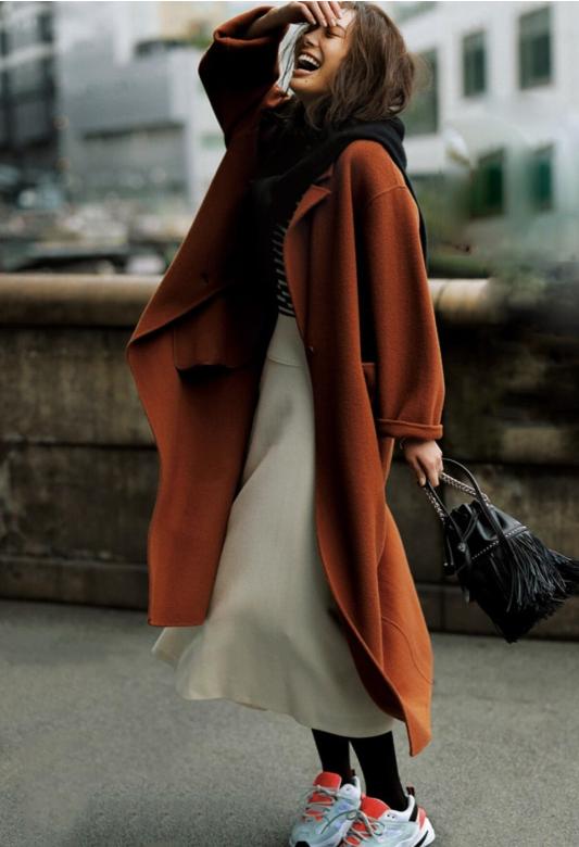 女生这样穿长款大衣显高又时髦,大衣这样穿简单又时尚尽显女人味