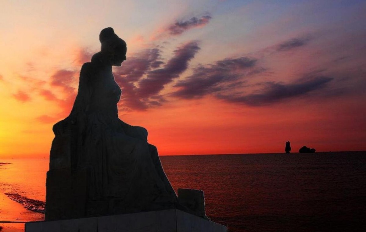 孟姜女庙对联上包含的故事,孟姜女墓前的对联