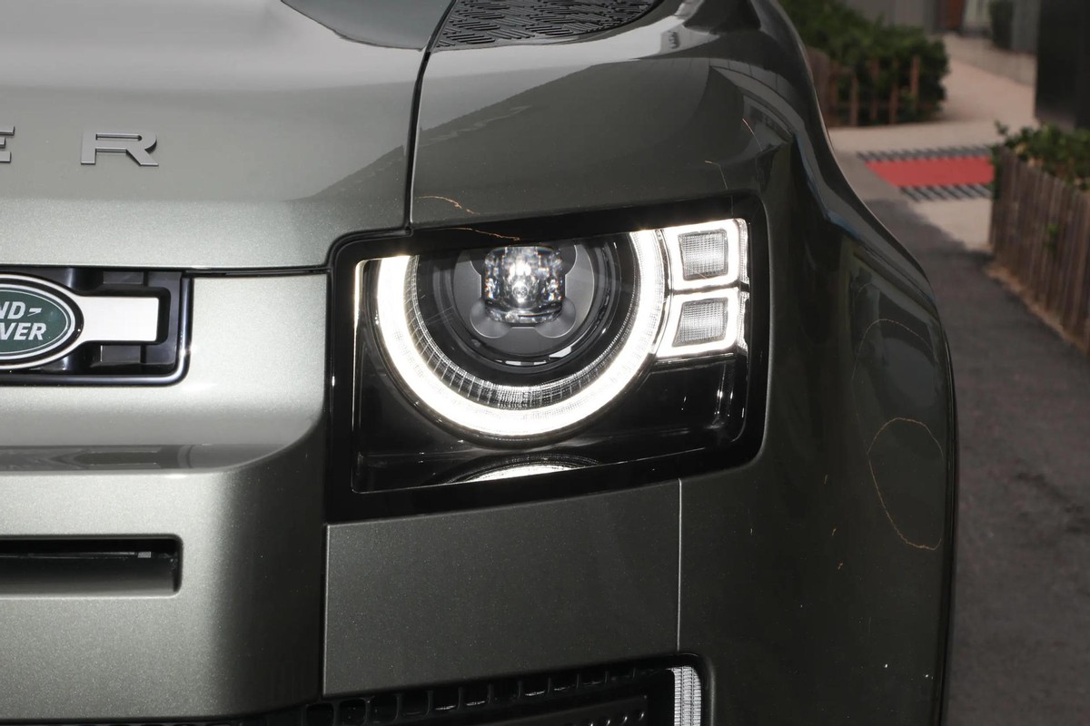 路虎卫士丐版越野能力,硬派越野舒适豪华路虎卫士