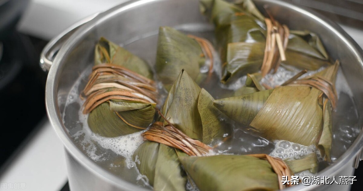 端午节的粽子怎么包的视频 (包端午节粽子方法)