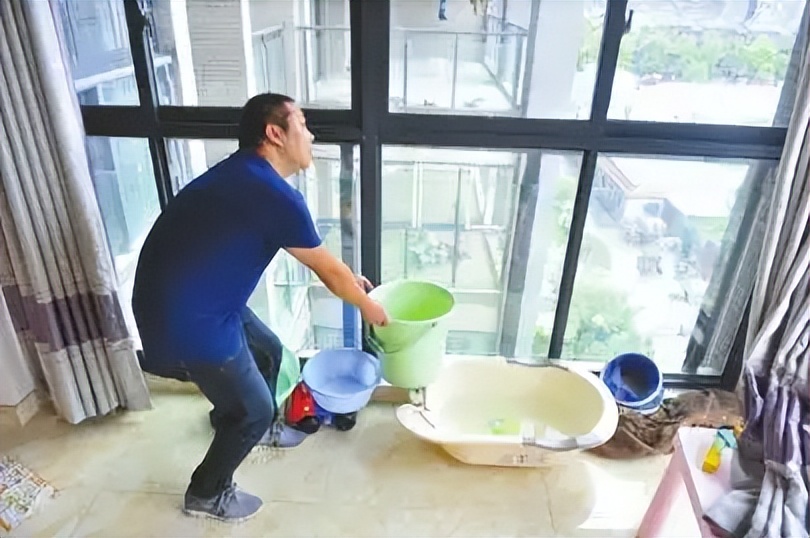 阳台铝合金窗户漏水怎么回事视频,阳台窗户漏水怎么办