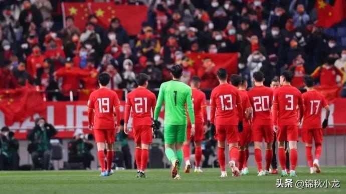 球员做对比吸引读者,不同球员的表现呈现出鲜明的对比