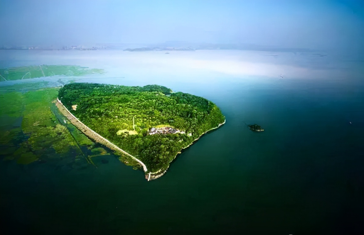 “诗豪”高水平的10首七绝，《望洞庭》第三，哪两首比它更强？