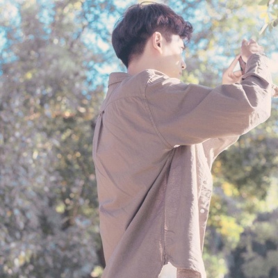 动漫男生头像伤心难过,男生的头像图片霸气冷酷无情