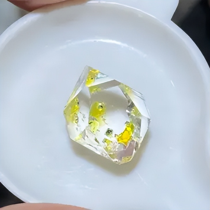 关于水晶有哪些知识资料,水晶要有什么特征才算真的水晶