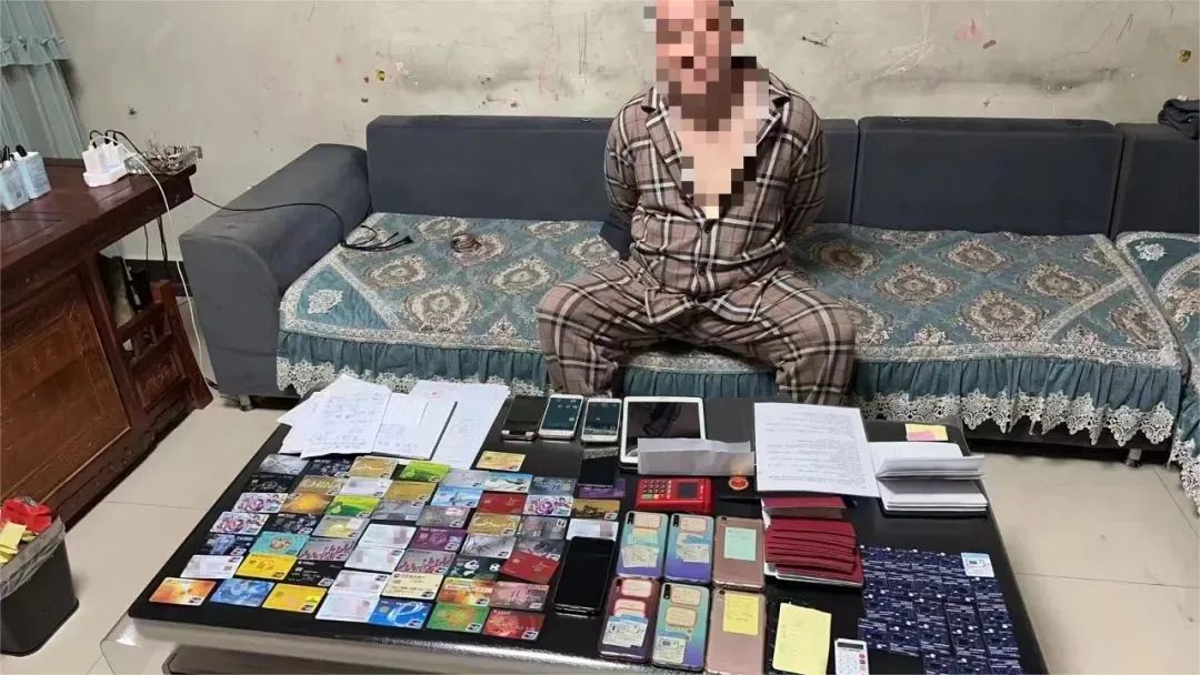 警方抓捕10人团伙,涉案金额达1亿警方打掉1个窝点