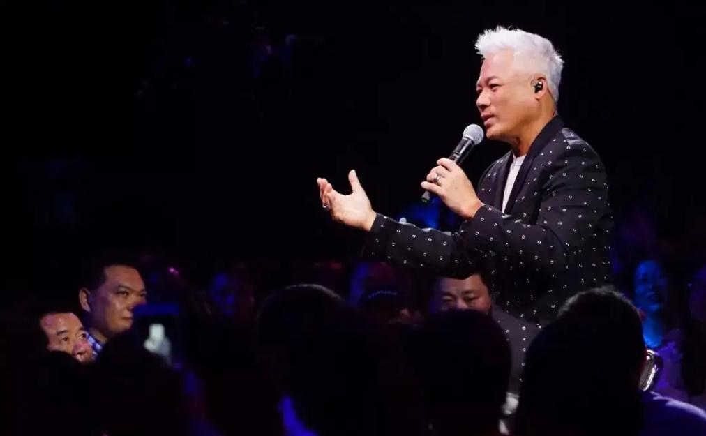 巫启贤马来西亚歌神,巫启贤被怒怼的选手唱的什么歌