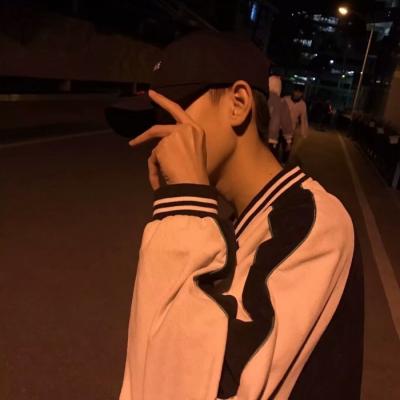 动漫男生头像伤心难过,男生的头像图片霸气冷酷无情