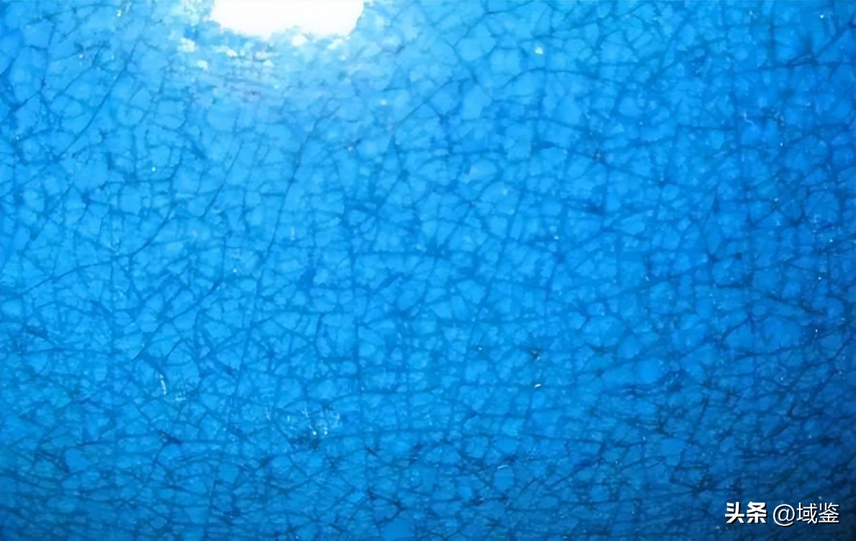 明清孔雀蓝釉仰莲纹执壶,明清翠青釉官窑瓷器鉴赏